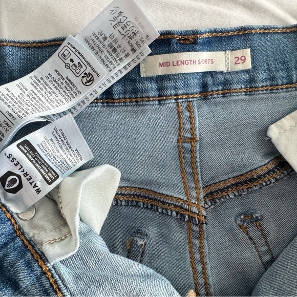 Levi’s Denim mid length Shorts - Picture 3 of 3